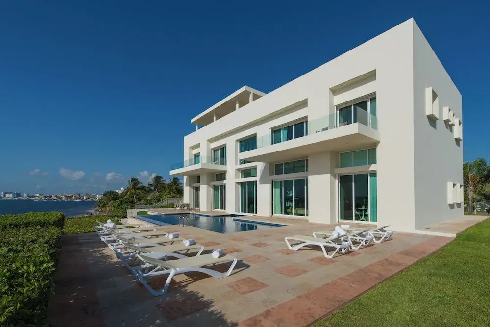 Villa Punta Sam - Beachfront Luxury Villa