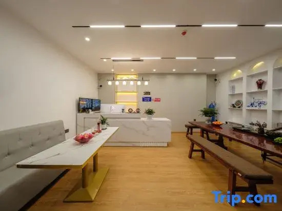 Warm Dawn · O2 Film & TV Hotel (Dukezong Ancient Town, Shangri-La)
