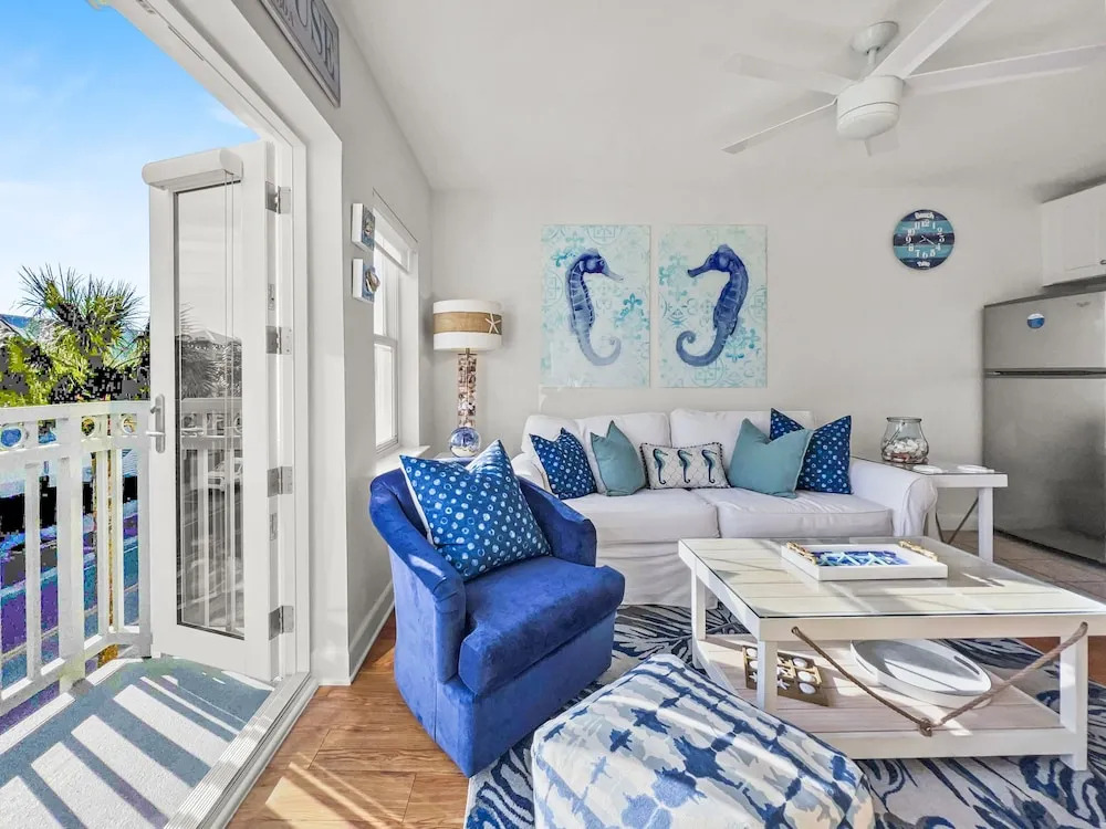 Golden On 30a 1 Bedroom Condo by RedAwning