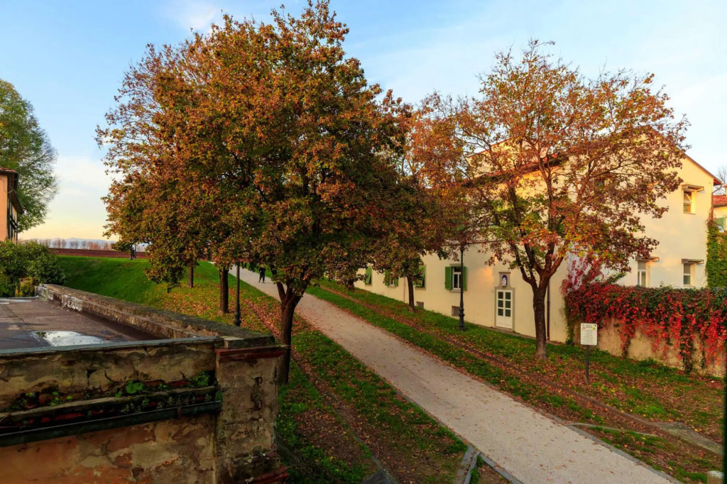 Casa Kathy in Lucca With 2 Bedrooms and 1 Bathrooms