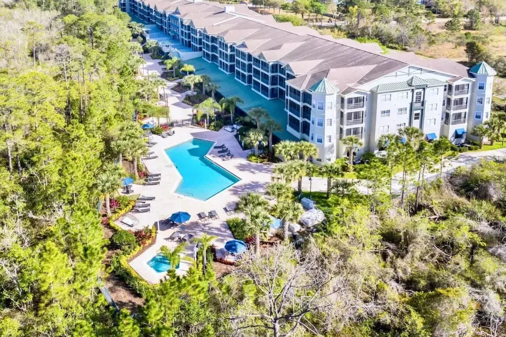 Stylish 3BR Suite with Swimming Pool - Near Disney