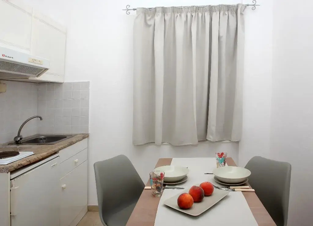 Iraklis Studios & Apartments