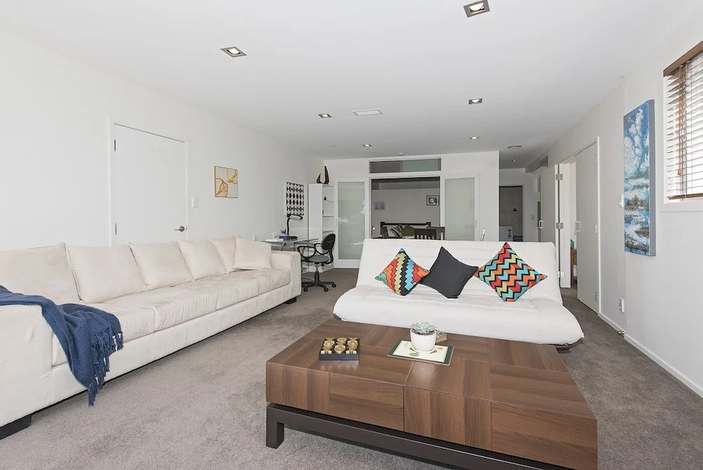 Perfect Central Location, 1/2 way CBD & Airport