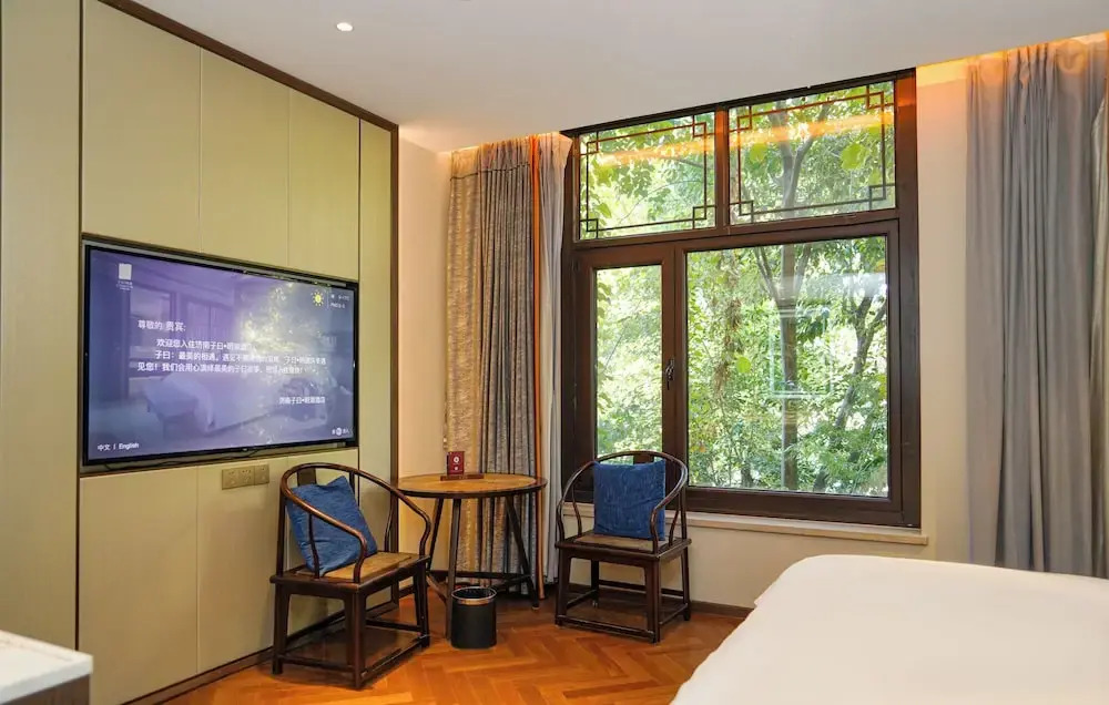 Ziyue Minghu Hotel