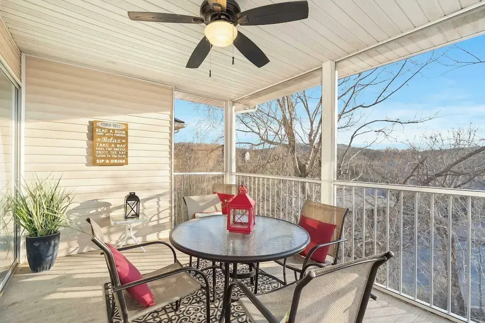 Lazy Lookout Mo Spacious 3 Bdr, Great Location!