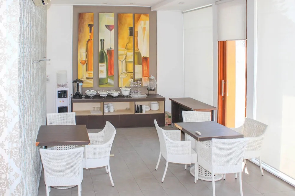 Airy Wijaya Kusuma Dukuh Kupang Timur 20 Surabaya