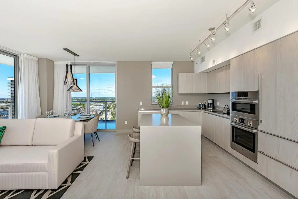 5*AMENITIES Luxury 3 BR-Stunning VIEW & High Floor