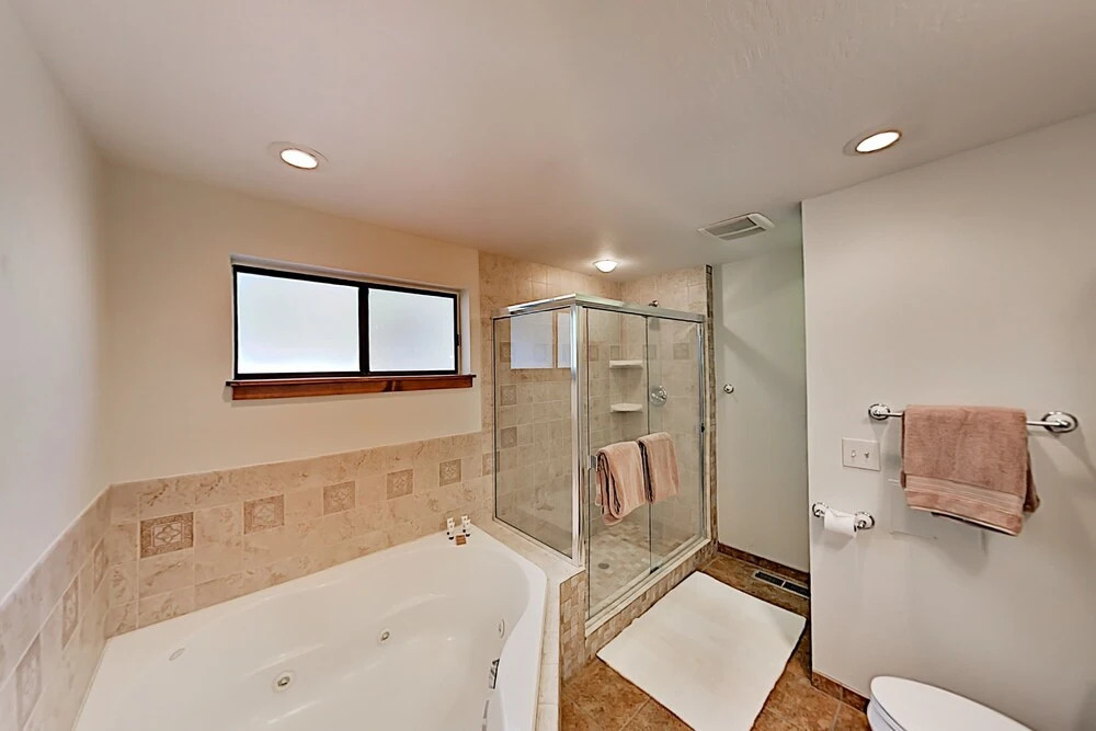 1168laus 5 Bedroom Home