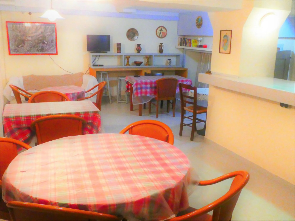 Fivos Hotel - Hostel