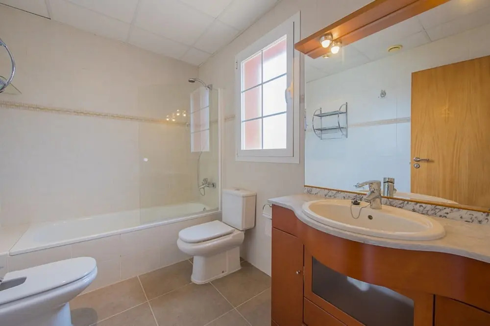 Bungalow - 4 Bedrooms with Pool - 104994