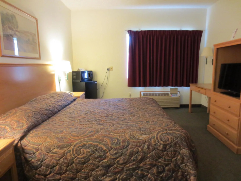Westbridge Inn & Suites