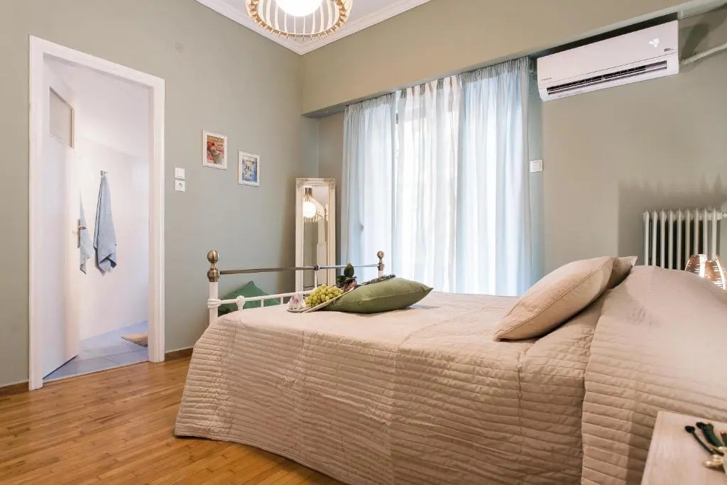 Charming Acropolis Metro Station apartment, clean and cozy