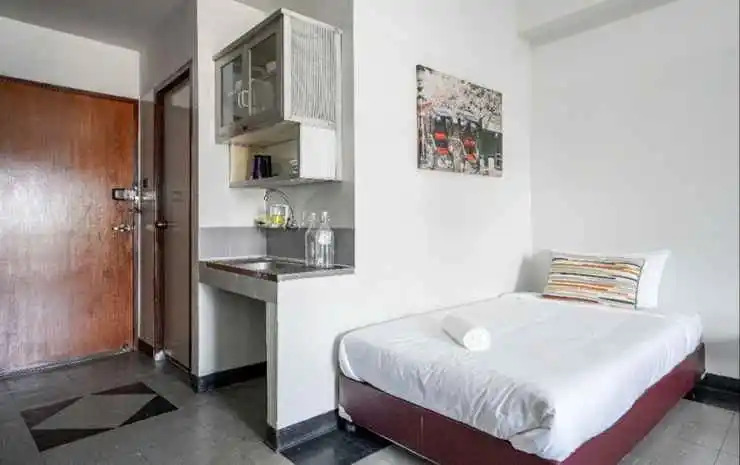 Studio room near MRT by PD Mansion