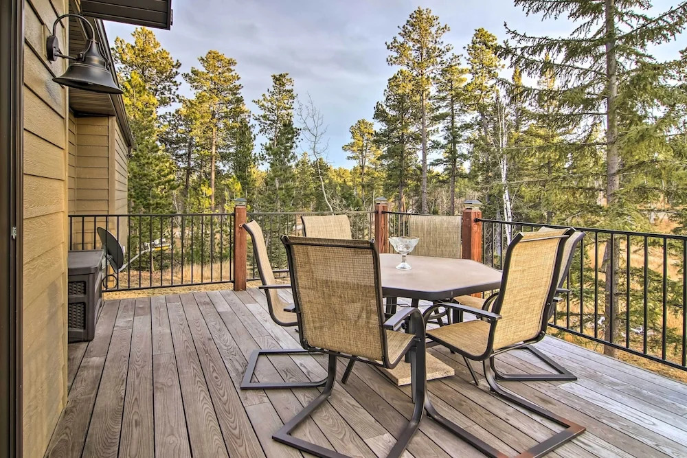 Black Hills Getaway w/ Deck - Near Hiking Trails!
