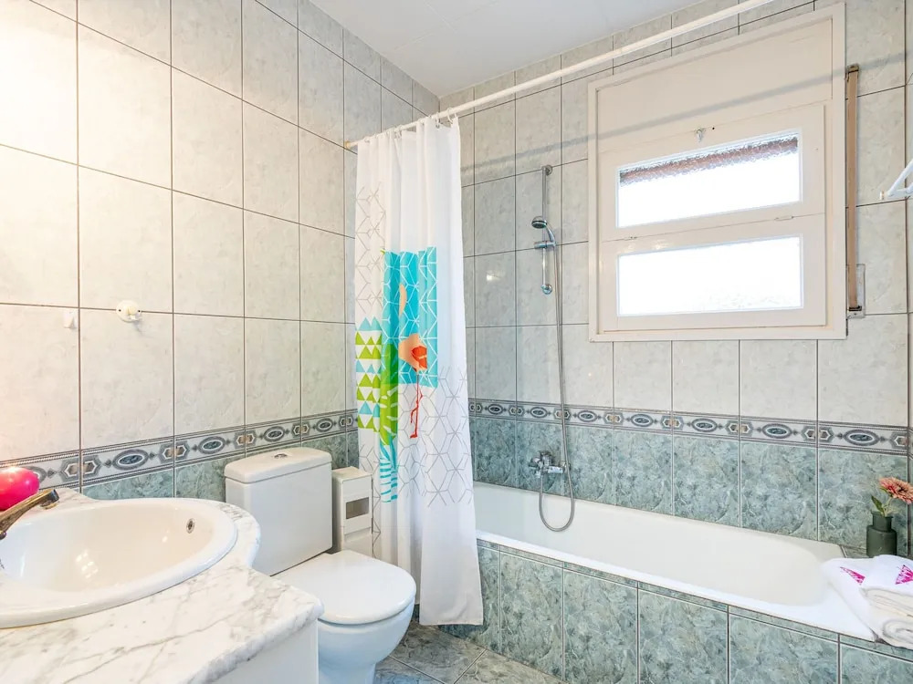 holiday house in Empuriabrava with private pool and mooring
