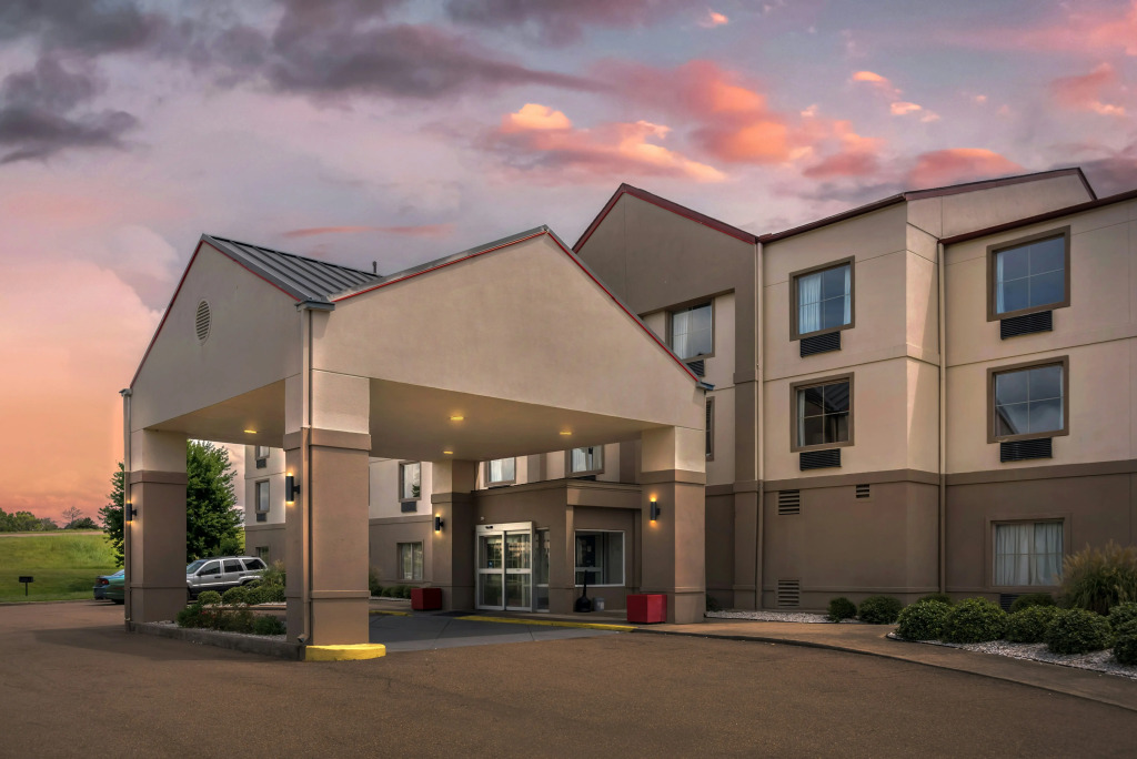 Red Roof Inn PLUS & Suites Vicksburg
