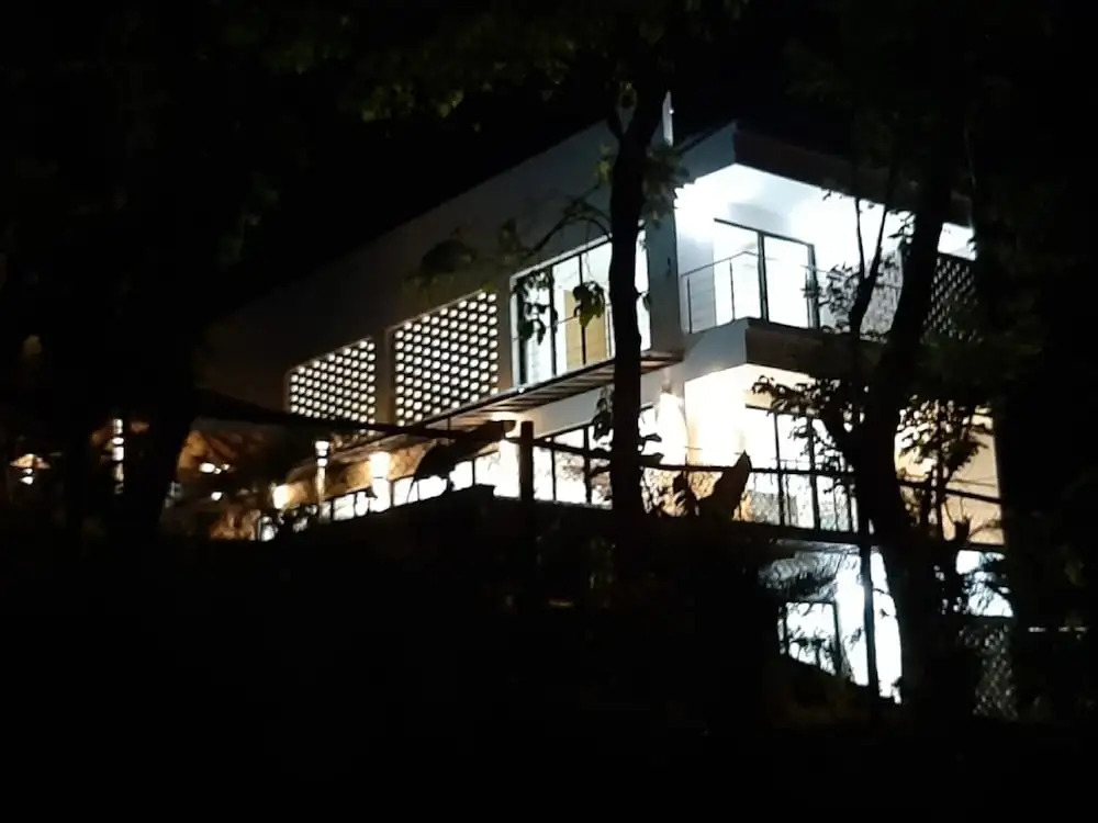 Casa Crucero Verde a Cruise on the Jungle 5 mn Walk to the Beach and Town