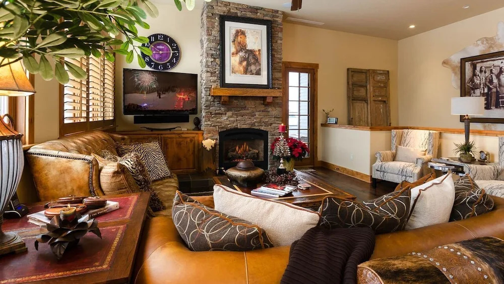 5th Street Penthouse 3 BedroomCondo By Moving Mountains