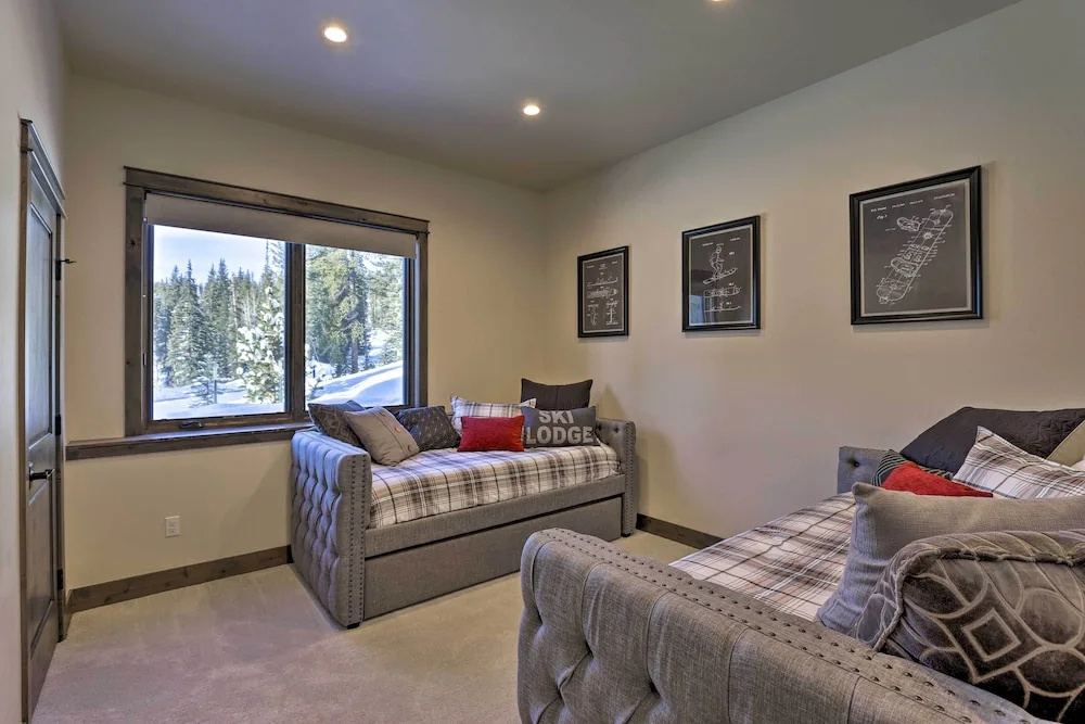Ideally Located Winter Park Townhouse w/ Hot Tub!