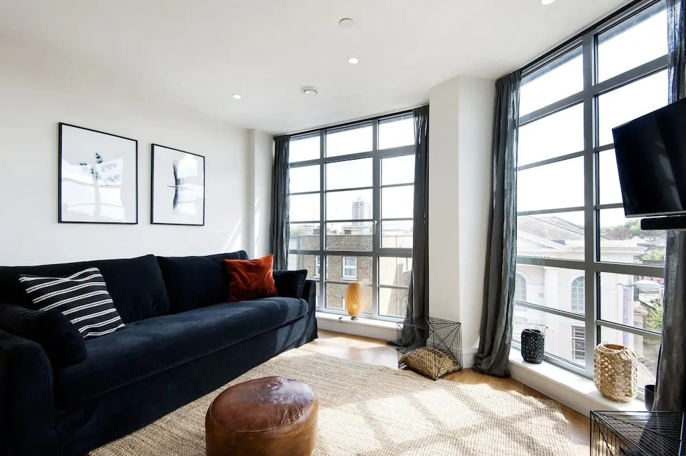 Panoramic Peckham Home by the Overground Station