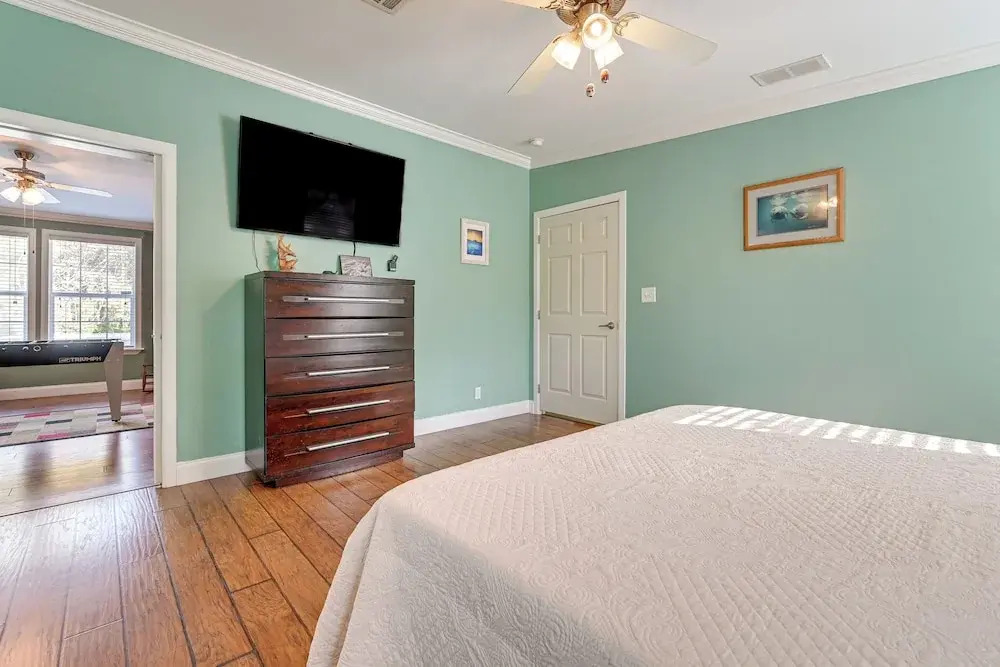Weeki Wachee Family Getaway: Canal-front Home