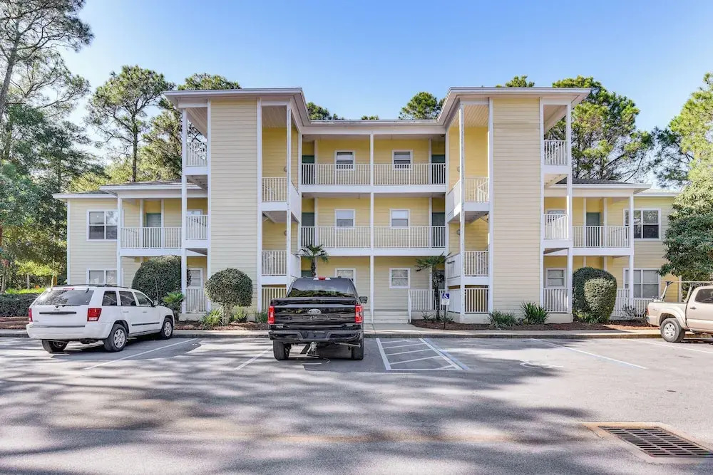 Community Outdoor Pool: Miramar Beach Condo!