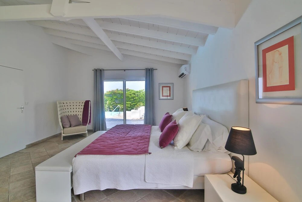 Exclusive Terres Basses Location, Full AC, Salt Water Pool, Wifi, Short Drive to the Beach!