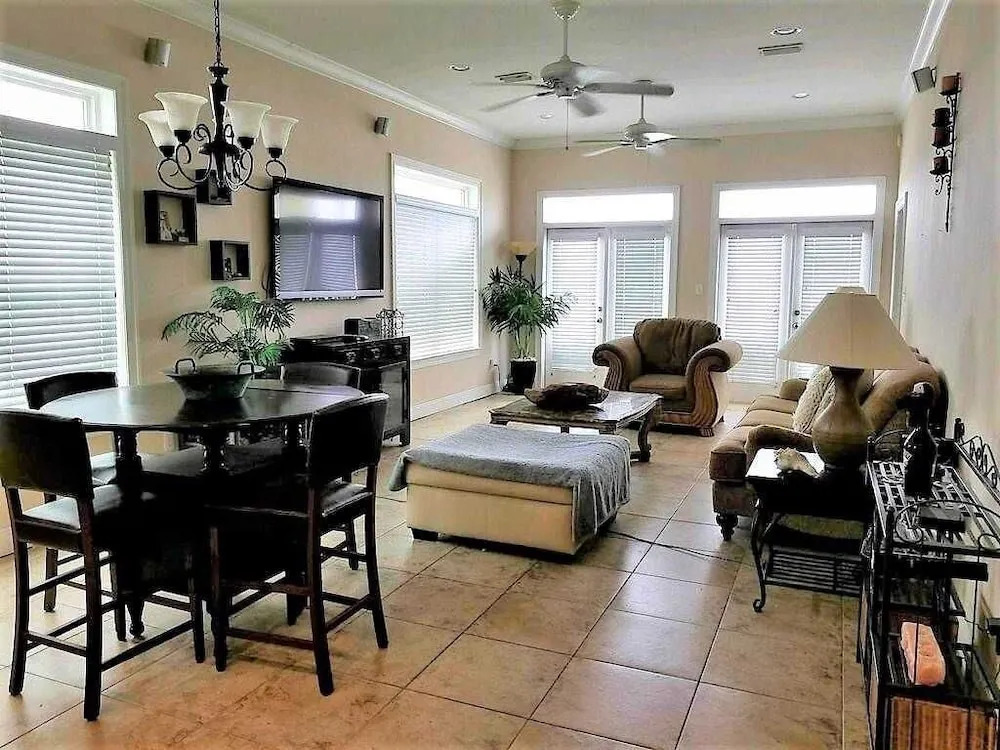 H_the Boardwalk...ch Hangout A 3 Bedroom Home