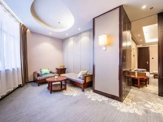 Asia Europe Hotel (Lan Da Er Yuan Branch, Xiguan Metro Station)
