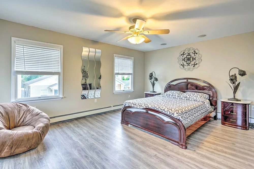 Family-friendly Keansburg Home: Walk to Beach!