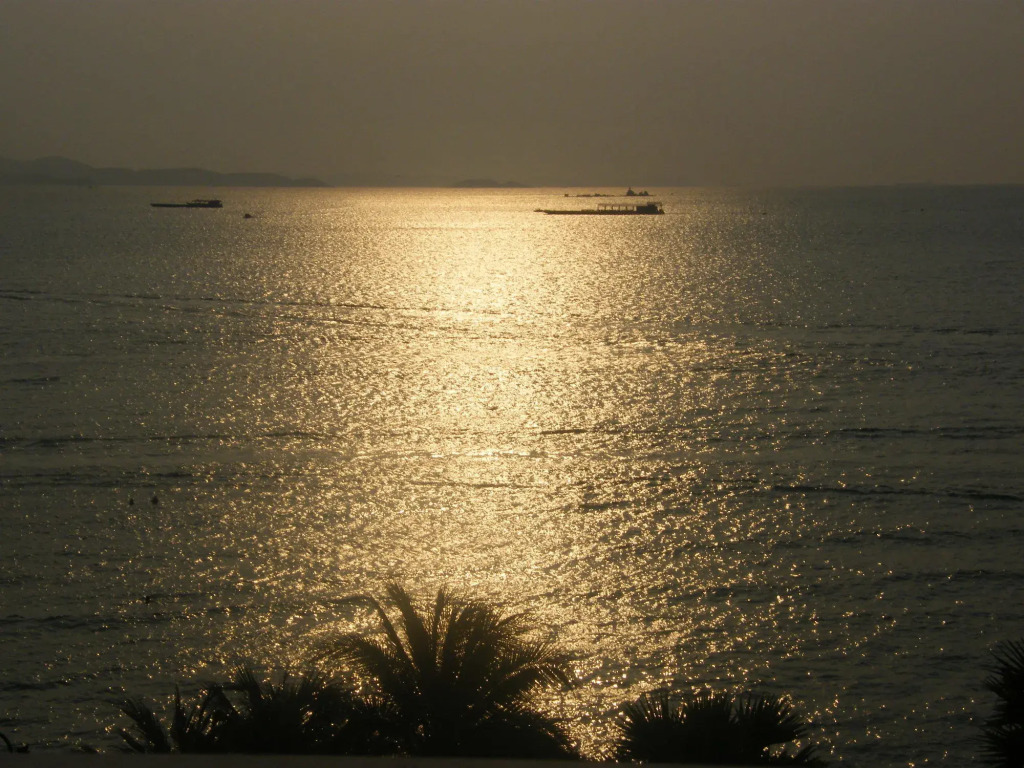 The Beach Front Resort, Pattaya