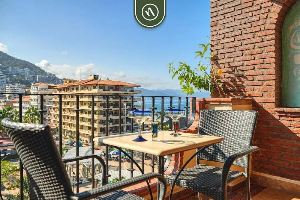 Ocean View 1Br Condo-balcony-beach-pool - 606