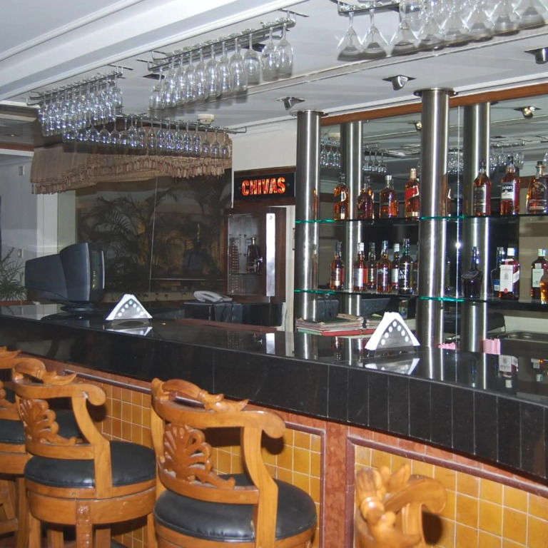 Hotel Meraden Grand