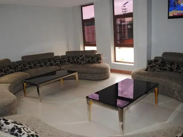 4Js Hotel And Tours