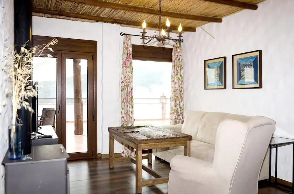 Elegant Villa with Jacuzzi in Canillas de Albaida