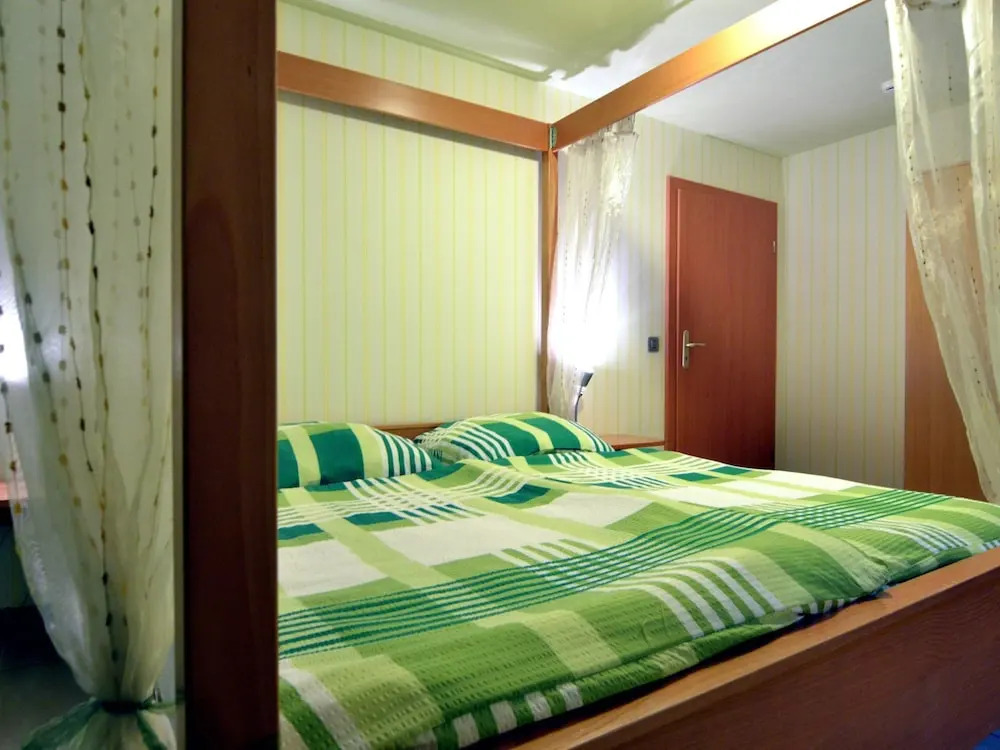 Comfy Holiday Home in Burg Reuland with Sauna, Terrace, BBQ