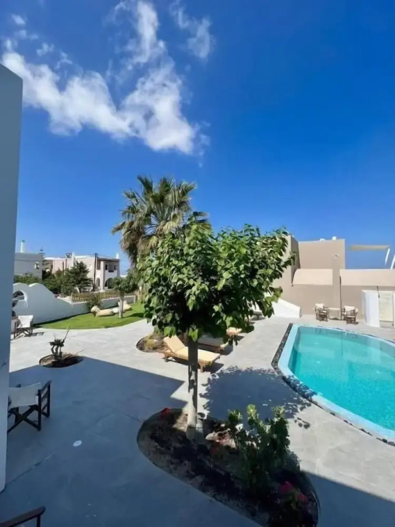 Santorini Villatzio Suites