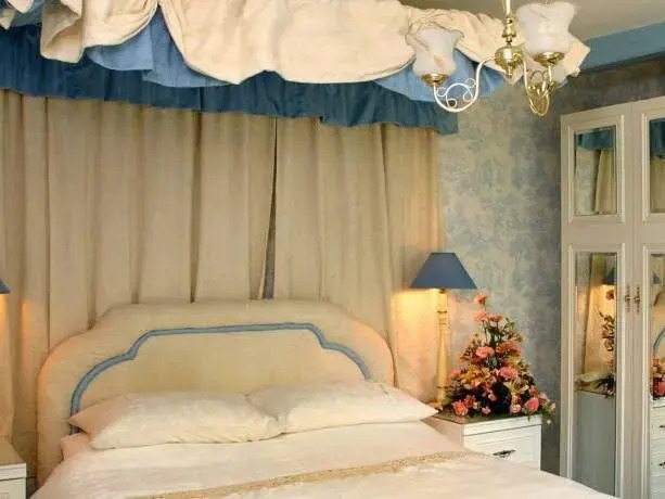 The Country Cottage