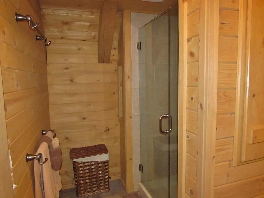 080 - Moonshadows Log Cabin