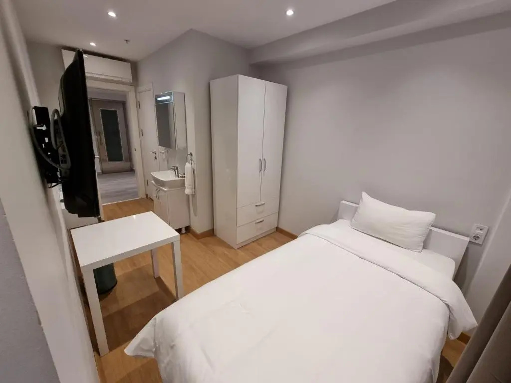 10m2 Hotel