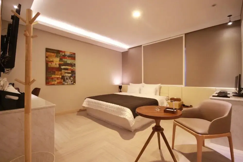 Deokcheon Den Basta Hotel