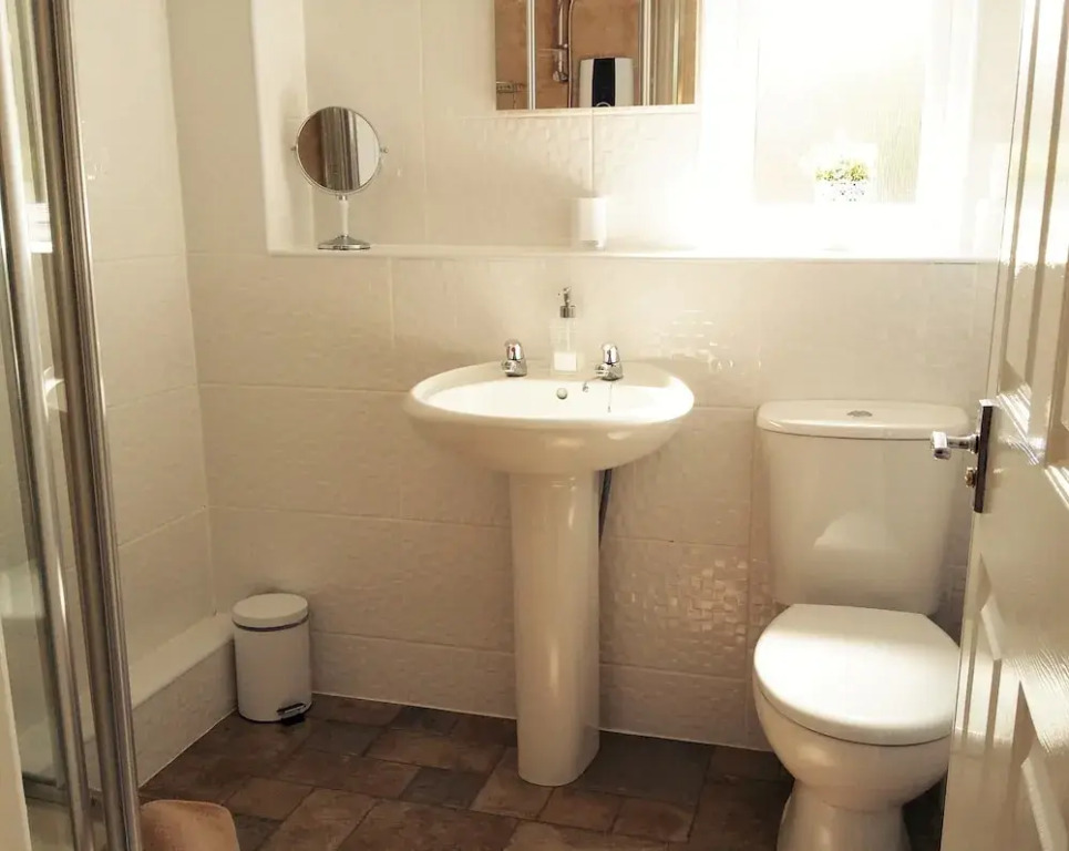 Modern 2 Bedroom Glasgow Apartment