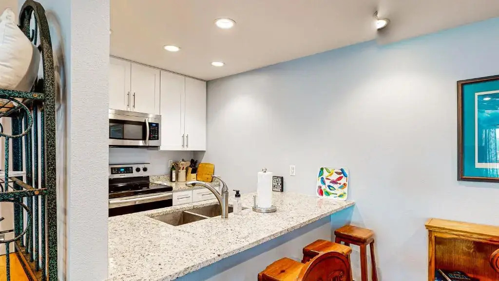 AH-E217 Remodeled Second Floor Condo, Across From The Shared Pool & Hot Tub