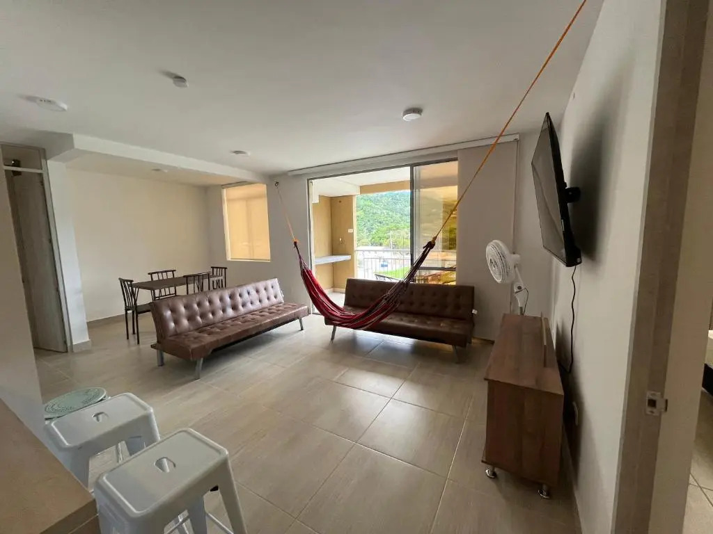 Apartamento con piscina y parqueadero a 7 min del centro