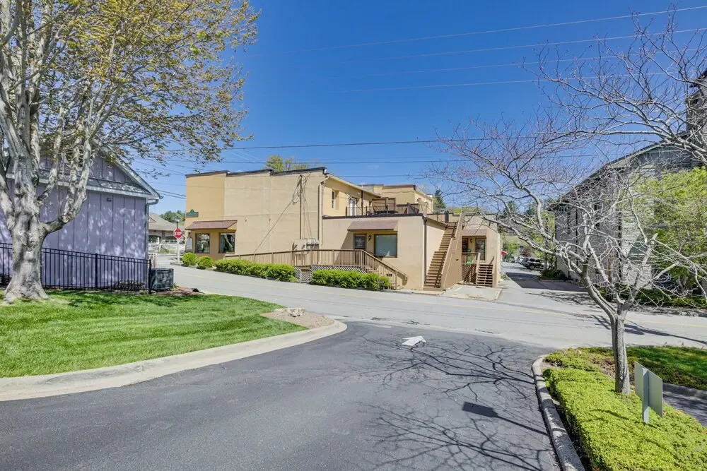 Walkable Main Street Blowing Rock Apartment!