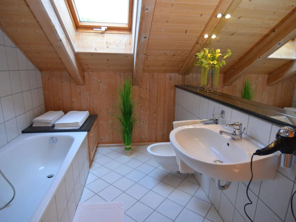 Restful Apartment with Sauna, bubble bath, Fitness Room, Balcony
