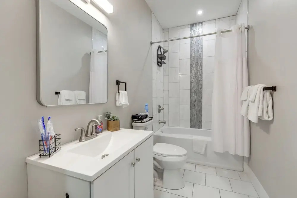 9 Mi to Dtwn Atl: Pet-friendly Apt w/ Yard