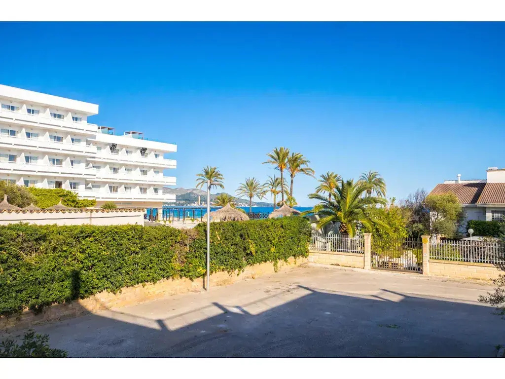 Nice renovated apartment 100 meters from the beach with Air Conditioning