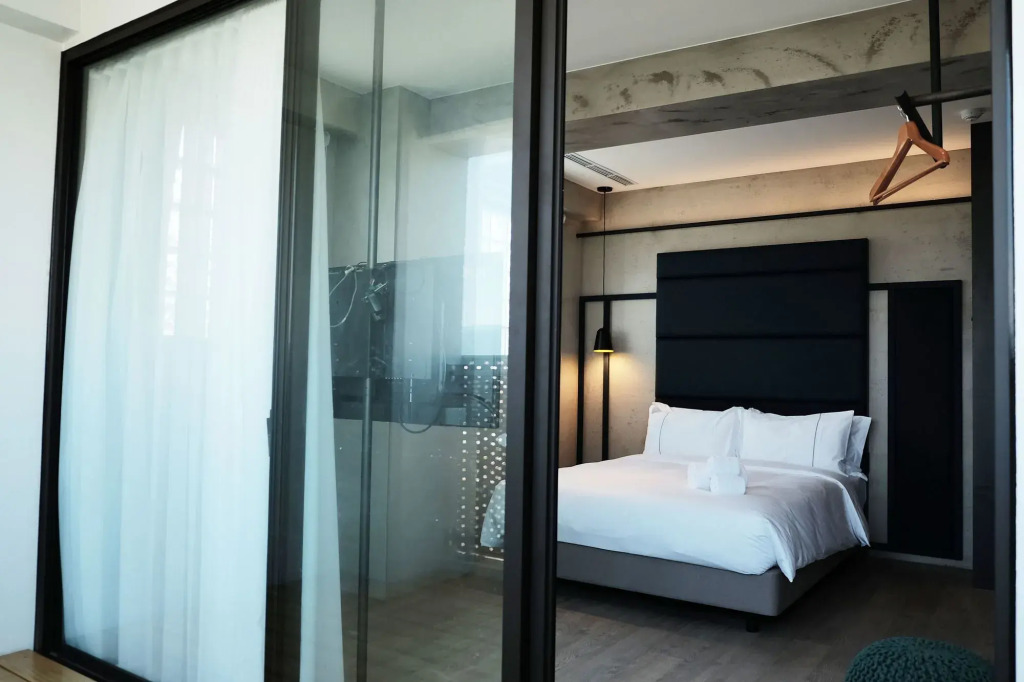 Waterfront Hotel