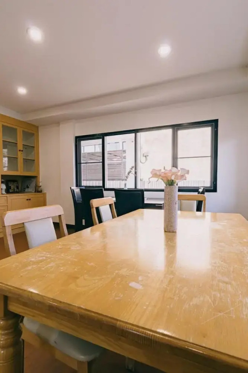 Modern Family House - 4 Bedrooms 5 Mins From Old Town With Gallery - Deja Home